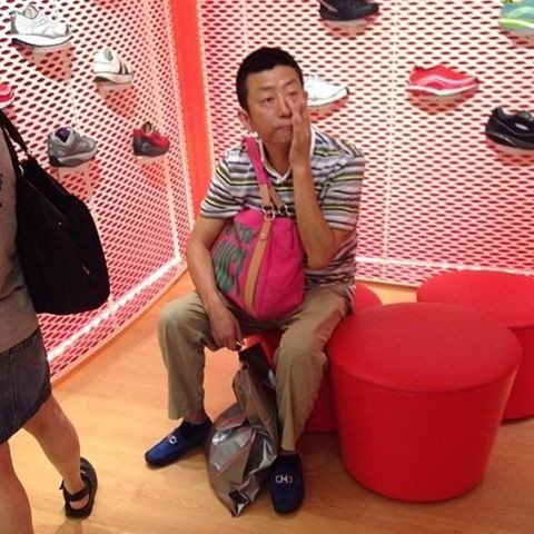 Почему мужчин не нужно брать на шопинг (19 фото) Почему мужчин не нужно брать на шопинг (19 фото)