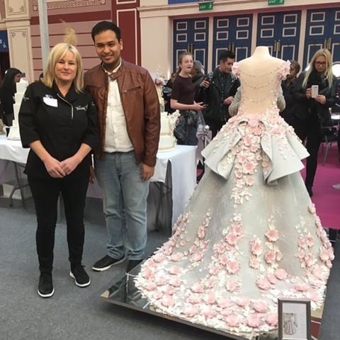 Вы ни за что не догадаетесь, что это потрясающее платье является… тортом (14 фото) Вы ни за что не догадаетесь, что это потрясающее платье является… тортом (14 фото)