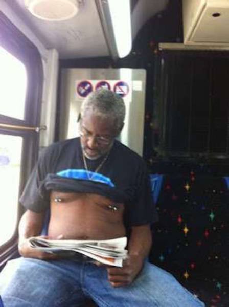 Странные пассажиры в общественном транспорте (17 фото) Странные пассажиры в общественном транспорте (17 фото)