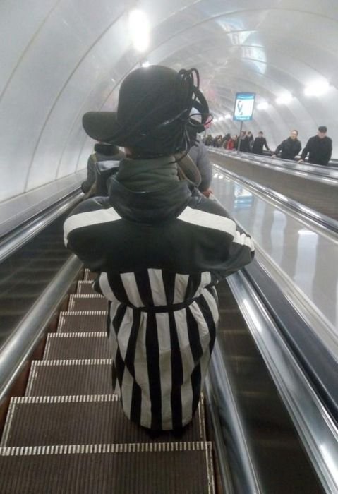 Странные и необычные пассажиры в метро (23 фото) Странные и необычные пассажиры в метро (23 фото)