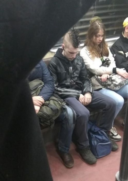 Странные и необычные пассажиры в метро (23 фото) Странные и необычные пассажиры в метро (23 фото)
