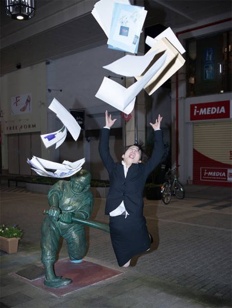 Прикольные фотографии с памятниками (28 фото) Прикольные фотографии с памятниками (28 фото)