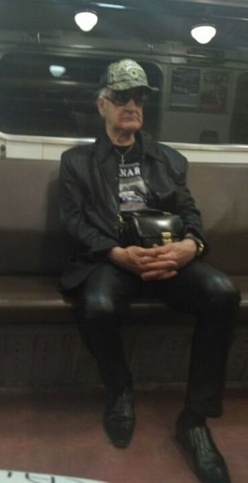 Модники и модницы в метро (27 фото) Модники и модницы в метро (27 фото)