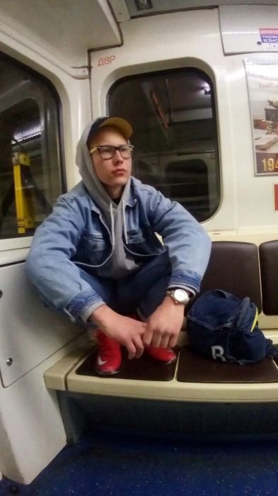 Модники и модницы в метро (27 фото) Модники и модницы в метро (27 фото)