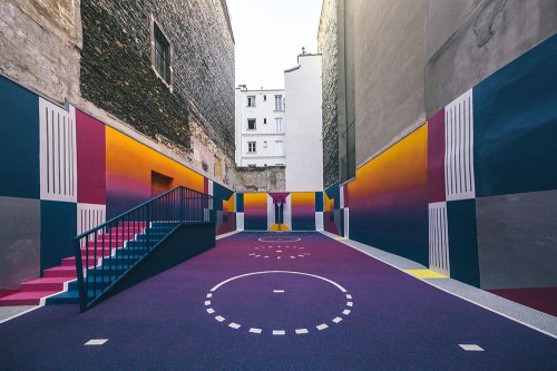 Необычная баскетбольная площадка в Париже (9 фото)