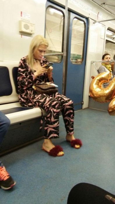 Модники и модницы в метро (24 фото) Модники и модницы в метро (24 фото)