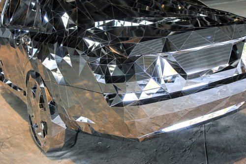 Трёхмерная зеркальная модель разбитого Мерседеса (9 фото)
