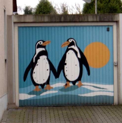 Прикольные рисунки на гаражных воротах (22 фото) Прикольные рисунки на гаражных воротах (22 фото)