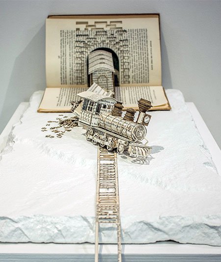 Трёхмерные скульптуры из старых книг (13 фото) Трёхмерные скульптуры из старых книг (13 фото)