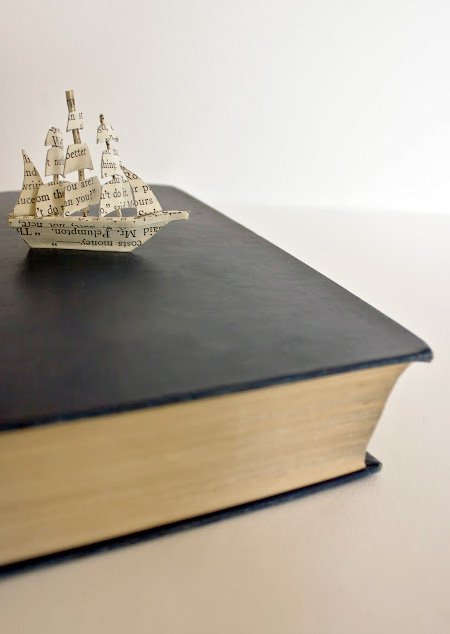 Трёхмерные скульптуры из старых книг (13 фото) Трёхмерные скульптуры из старых книг (13 фото)