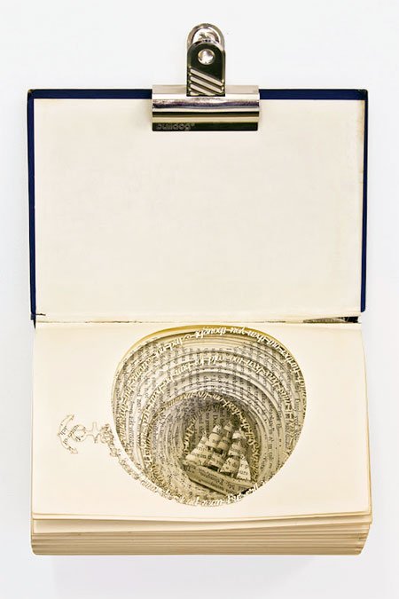 Трёхмерные скульптуры из старых книг (13 фото) Трёхмерные скульптуры из старых книг (13 фото)