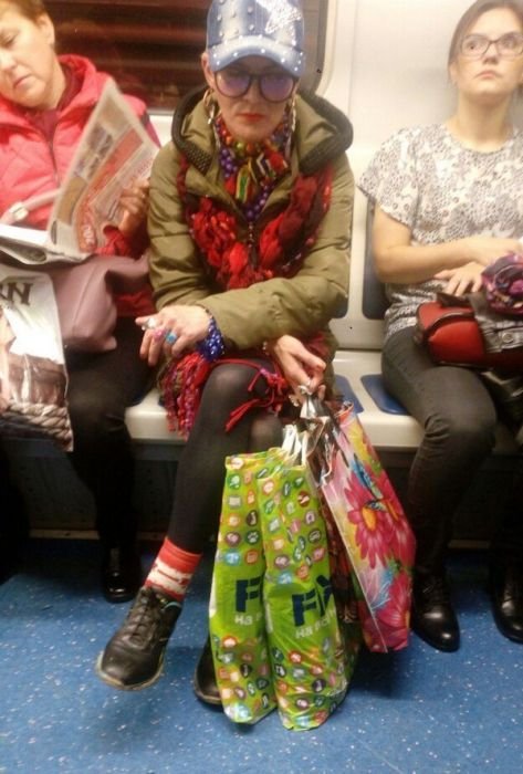 Модники и модницы в метро (22 фото) Модники и модницы в метро (22 фото)