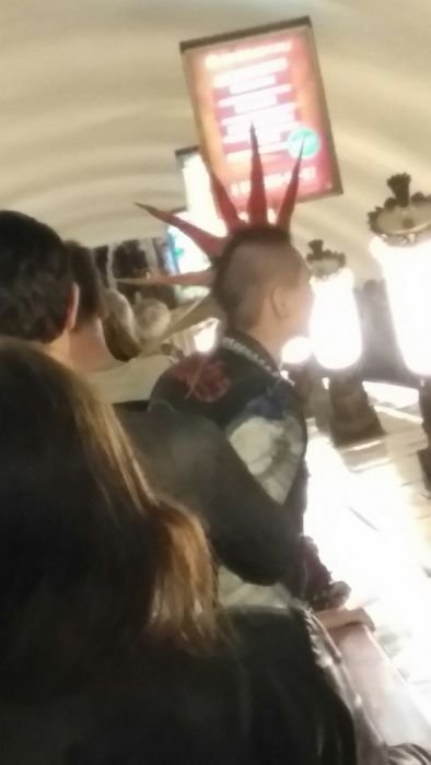 Модники и модницы в метро (22 фото) Модники и модницы в метро (22 фото)