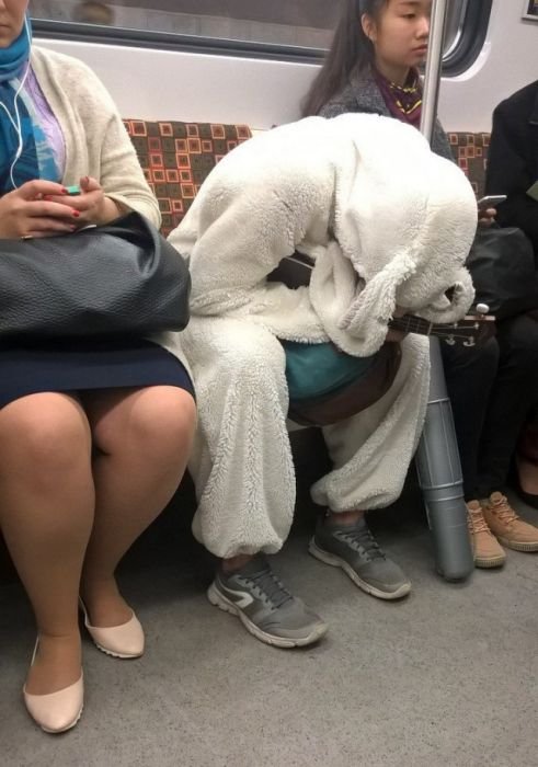 Модники и модницы в метро (22 фото) Модники и модницы в метро (22 фото)