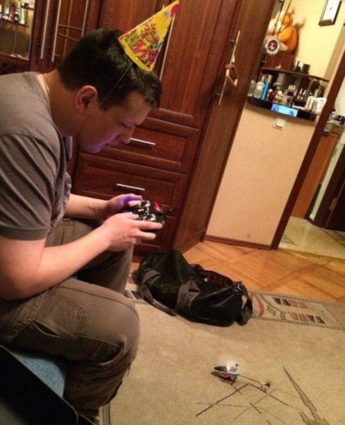 Фотографии, доказывающие, что первые 40 лет в жизни мужчины — самые сложные (21 фото) Фотографии, доказывающие, что первые 40 лет в жизни мужчины — самые сложные (21 фото)