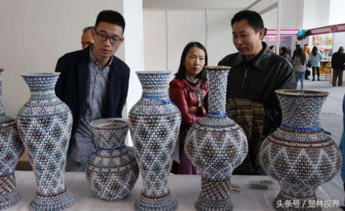 Художник-самоучка создаёт реалистичные китайские вазы в натуральную величину из игральных карт (8 фото)