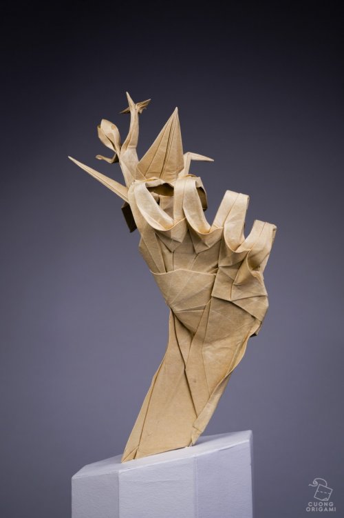 Зарождение оригами: художник сложил четыре элемента из одного листа бумаги (3 фото)