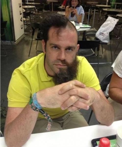 Когда парикмахеры принимаются за дело с чувством юмора и креативом (19 фото) Когда парикмахеры принимаются за дело с чувством юмора и креативом (19 фото)