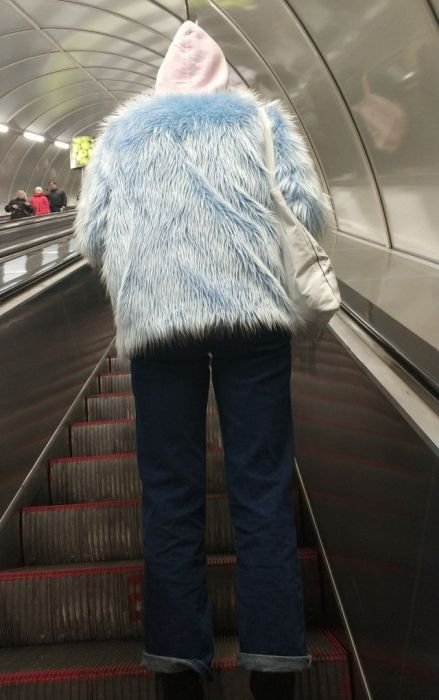 Модники и модницы в метро (30 фото)