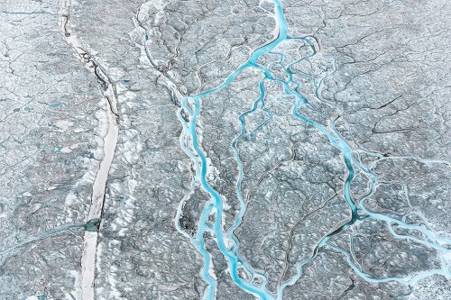 Тающие гренландские узоры в аэроснимках Даниэля Белтра (10 фото)