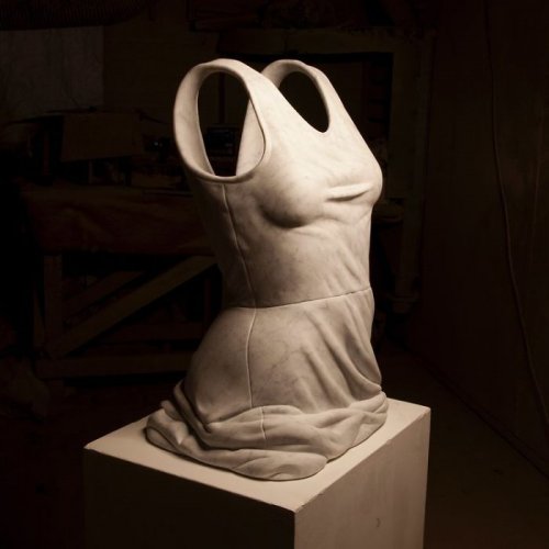 Реалистично выглядящие скульптуры Аласдера Томсона, созданные из мрамора (16 фото)