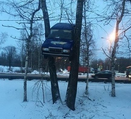 Необычные аварии и впечатляющие ДТП (17 фото)