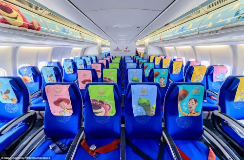 В Китае запустили авиарейс на тематическом самолёте "История игрушек" (13 фото)