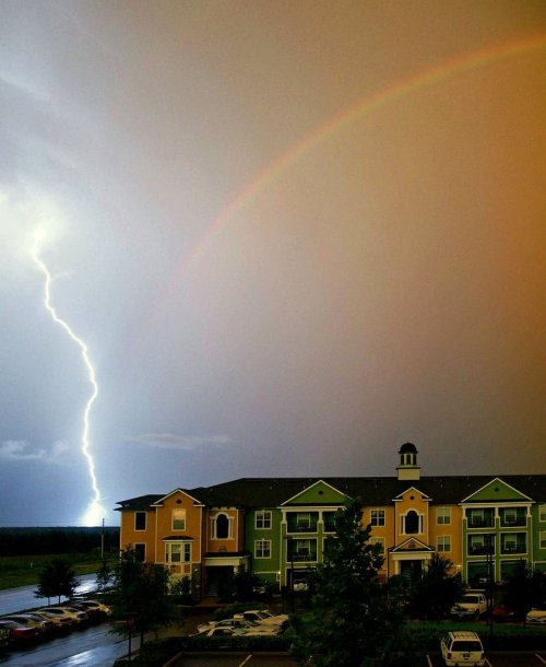 Радужная молния: удивительное природное явление невероятной редкости (13 фото)