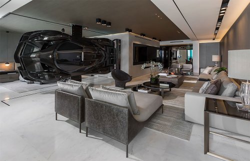 Суперкар Pagani Zonda R стоимостью 1,5 млн долларов превратили в деталь интерьера (9 фото)
