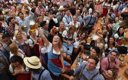 В Мюнхене стартовал ежегодный фестиваль пива Oktoberfest (12 фото)