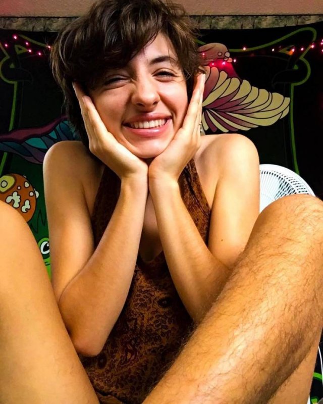 Как выглядит девушка, которая не сбривала волосы 3 года (8 фото)