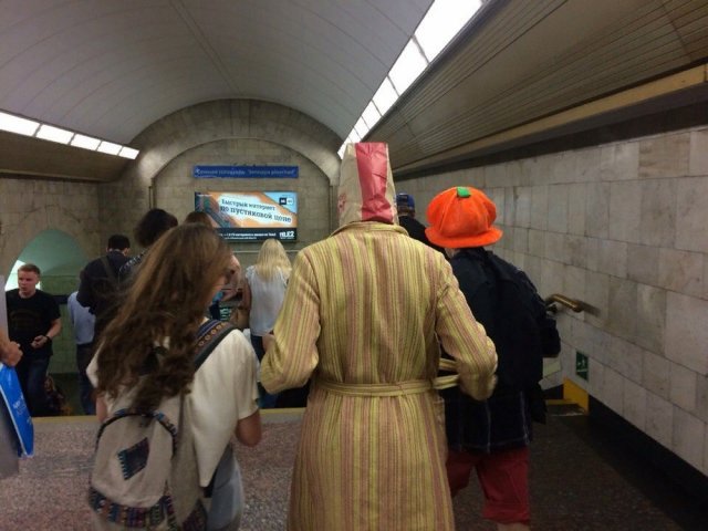 Метро ─ это всегда странные и необычные пассажиры (29 фото)