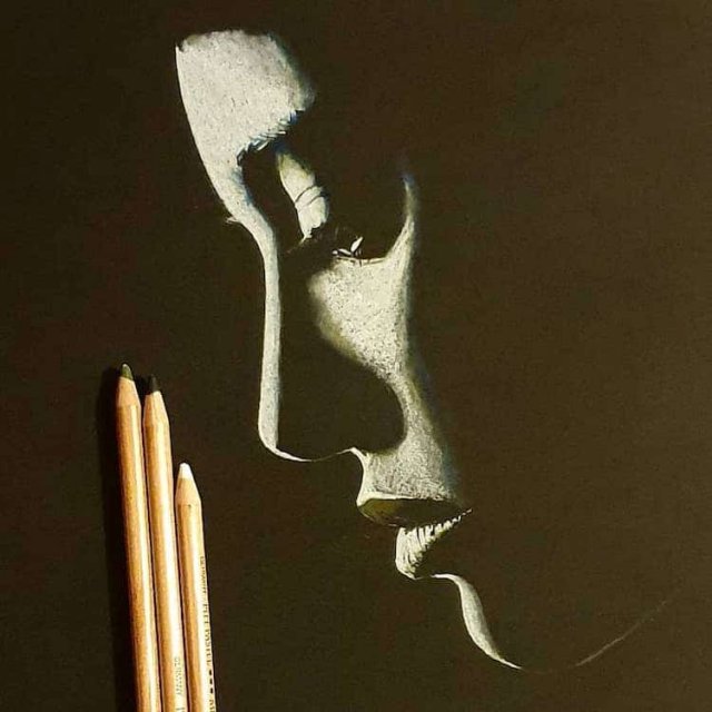 Художник пишет женские портреты, мастерски используя свет и тень (9 фото)