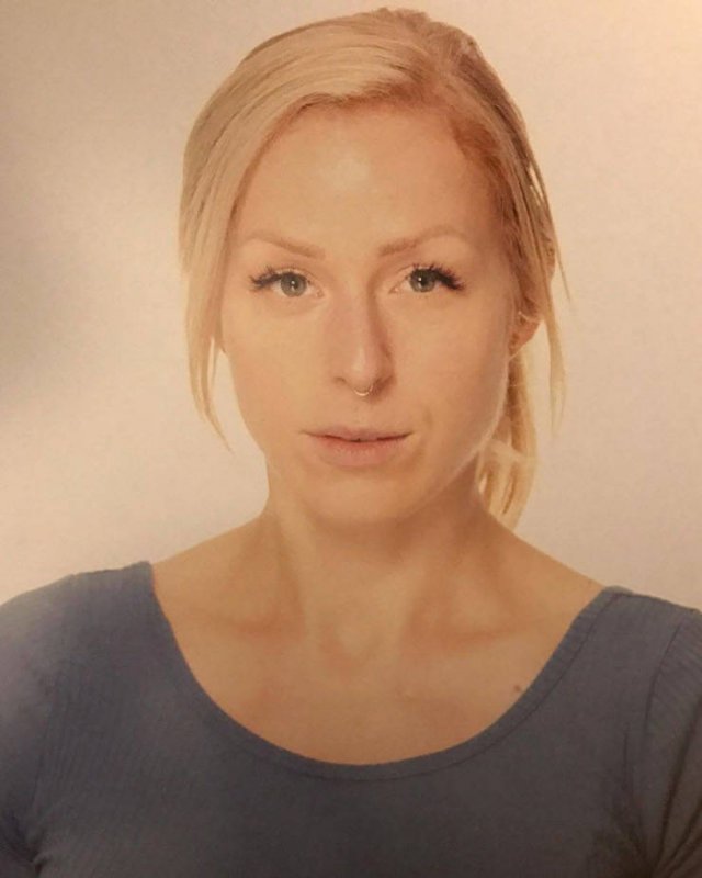 Немка бросила работу, чтобы стать тату-моделью (16 фото)