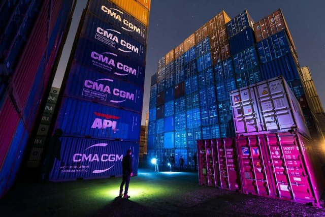 Гийом Пруниель Жеку исследует заброшенные места по ночам, фотографируя их самым красочным образом (13 фото)