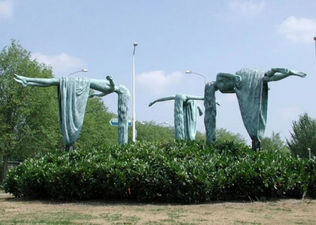 Фантазия в бетоне и металле (14 фото)