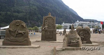 Ещё скульптуры из песка.