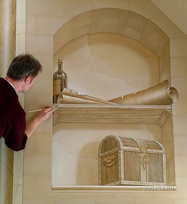 Рисунки на стенах.