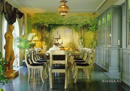 Рисунки на стенах.