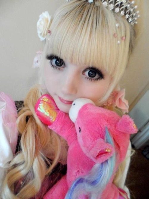 Девушки-куклы