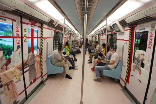 Вагоны метро, в которых нескучно ездить (19 фото)